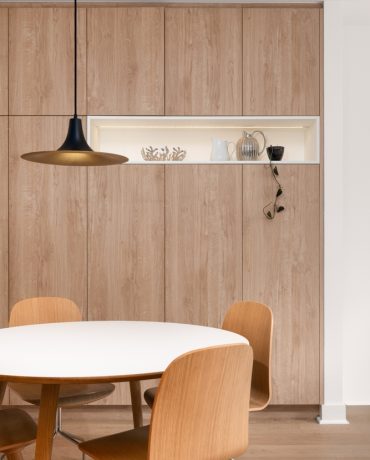 Beautiful,Interior,Design,Meals,Area,With,Wooden,And,Timber,Cupboards